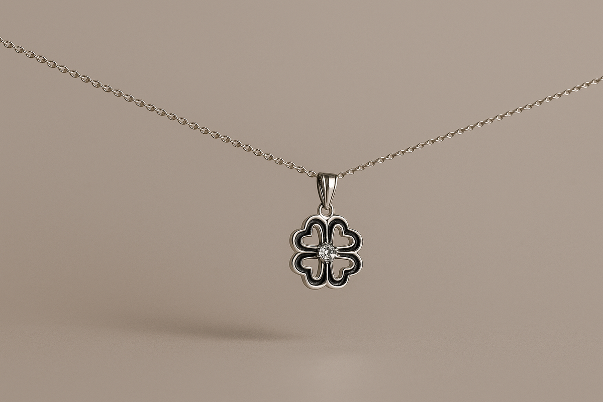 Blinkon Store Four-Leaf Clover Silver Pendant Necklace with Solitaire Stone