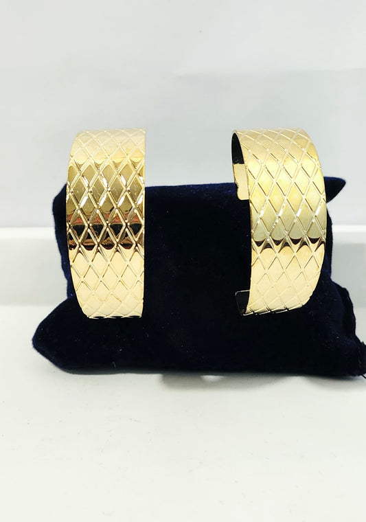 Elegant Two-Tone Textured Hoop Earrings