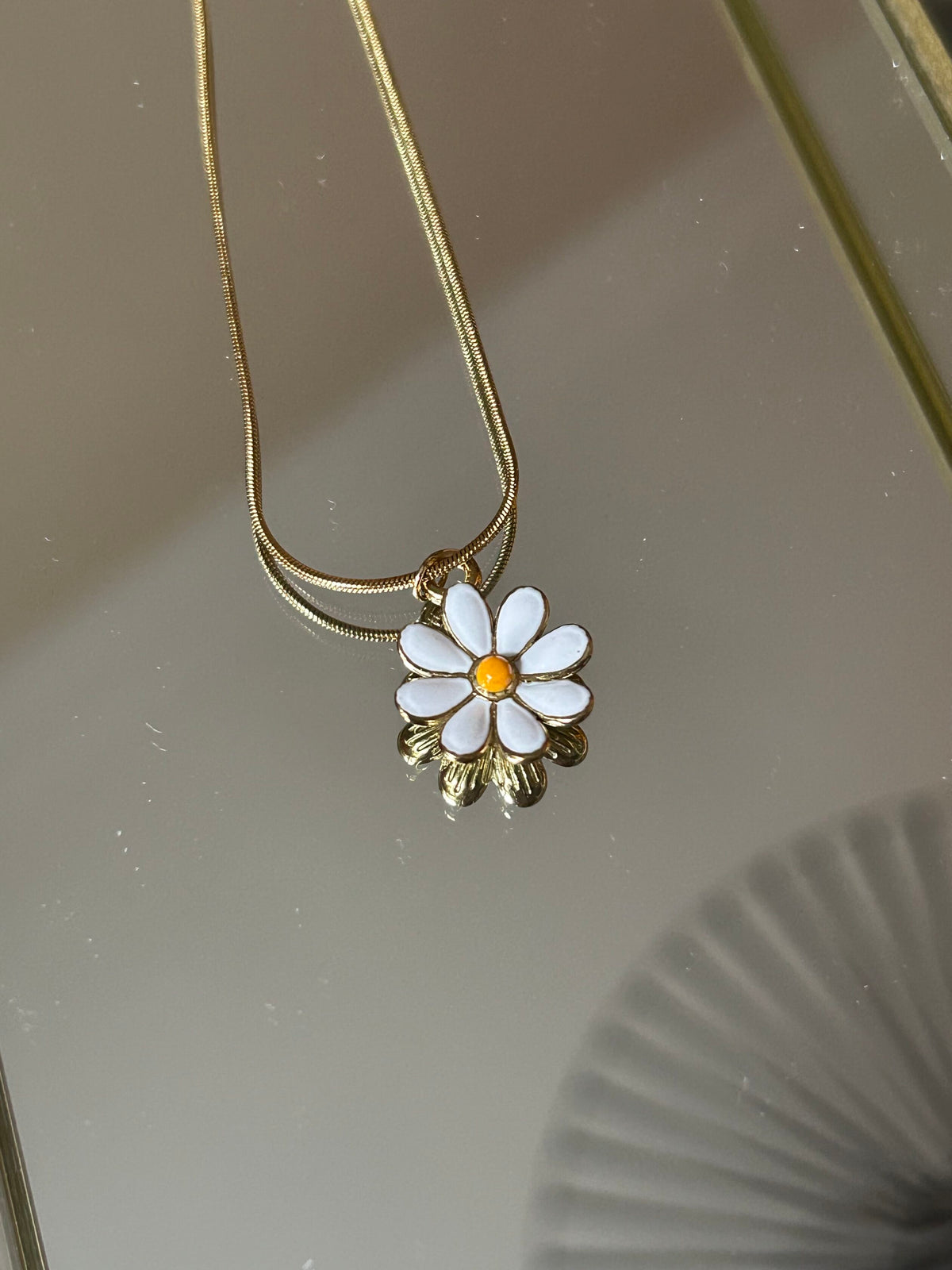 Aesthetic White & Yellow Sunflower / Daisy Charm Gold Pendant Necklace | Waterproof & Hypoallergenic Dainty Chain